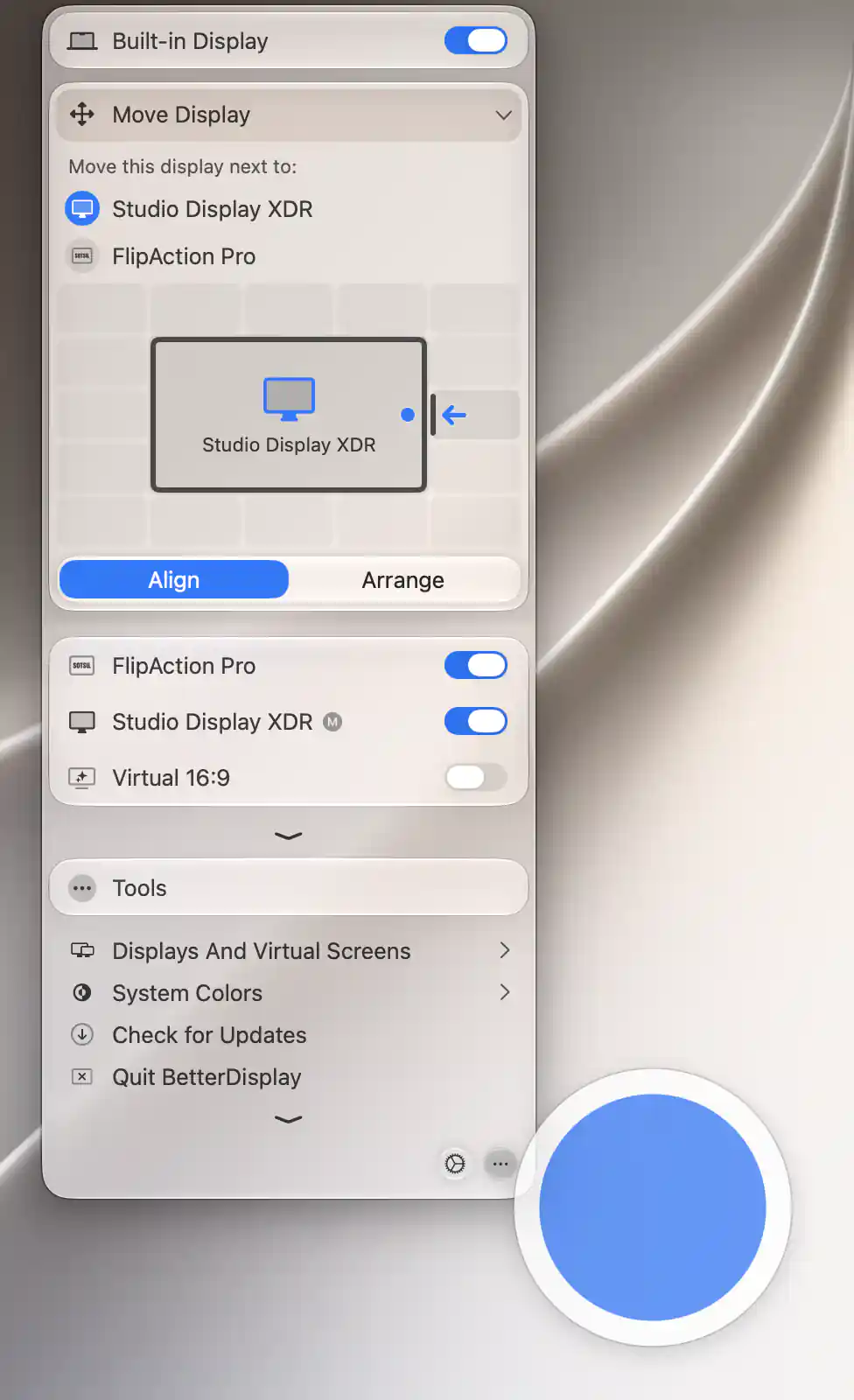 Move Display Align menu with a large blue dot on Studio Display XDR marking the reference display’s right-edge anchor